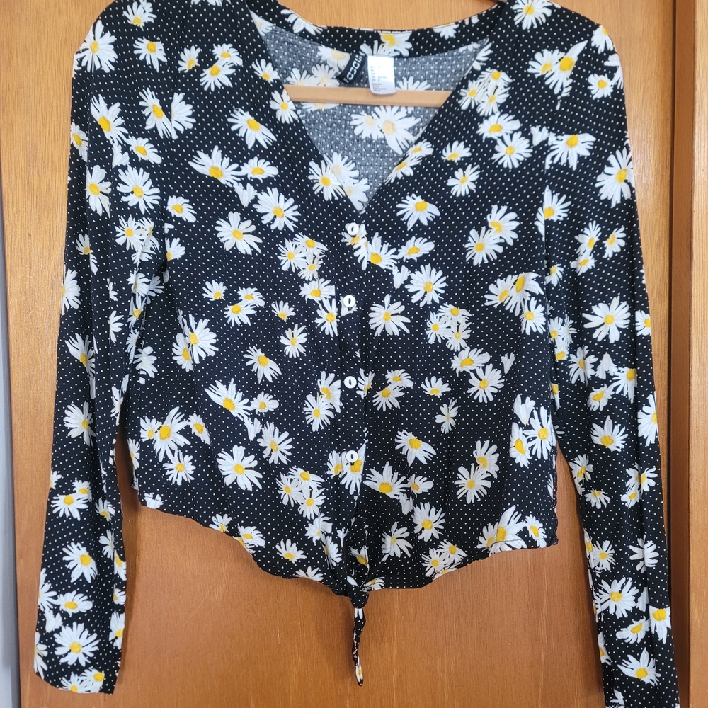 H&M Black Daisy Tie-Front Long Sleeve Top with White and Yellow Floral Print